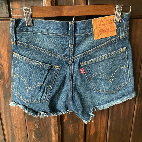 Levi 501 dark wash shorts - Picture 2 of 3